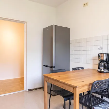 Schierstein Zentral Im Rhein-main-gebiet, Monteure Herzlich Willkommen! Wiesbaden