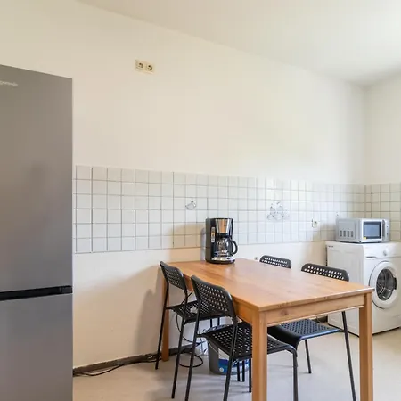 Schierstein Zentral Im Rhein-main-gebiet, Monteure Herzlich Willkommen!