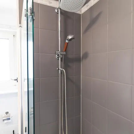 Schierstein Zentral Im Rhein-main-gebiet, Monteure Herzlich Willkommen! *