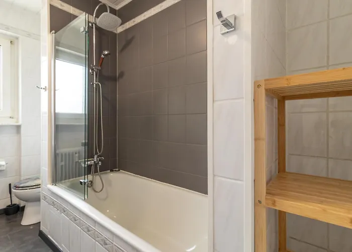 Schierstein Zentral Im Rhein-main-gebiet, Monteure Herzlich Willkommen! Wiesbaden