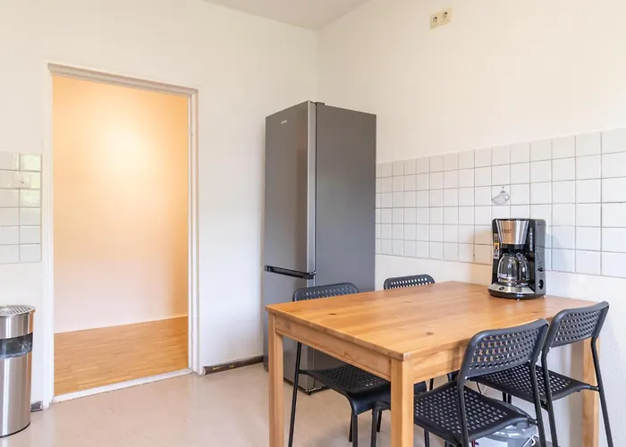 Schierstein Zentral Im Rhein-main-gebiet, Monteure Herzlich Willkommen! Wiesbaden