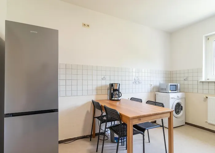 Schierstein Zentral Im Rhein-main-gebiet, Monteure Herzlich Willkommen!