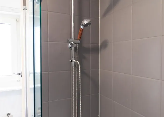 Schierstein Zentral Im Rhein-main-gebiet, Monteure Herzlich Willkommen! *